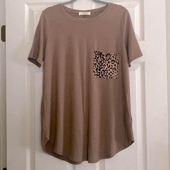 Zenana Short Sleeve Leopard Print Pocket
Top - Picture 2 of 5